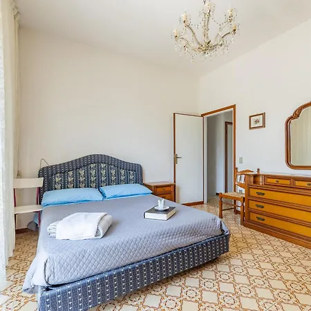 Clara - Ampio Giardino 8 Posti - Dei Marmi *