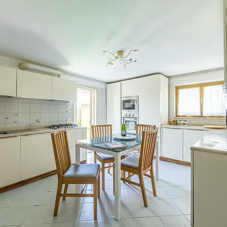 Clara - Ampio Giardino 8 Posti - Dei Marmi Villa